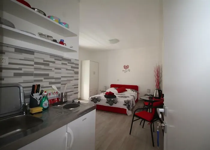 Guest house Private Carevic 2*